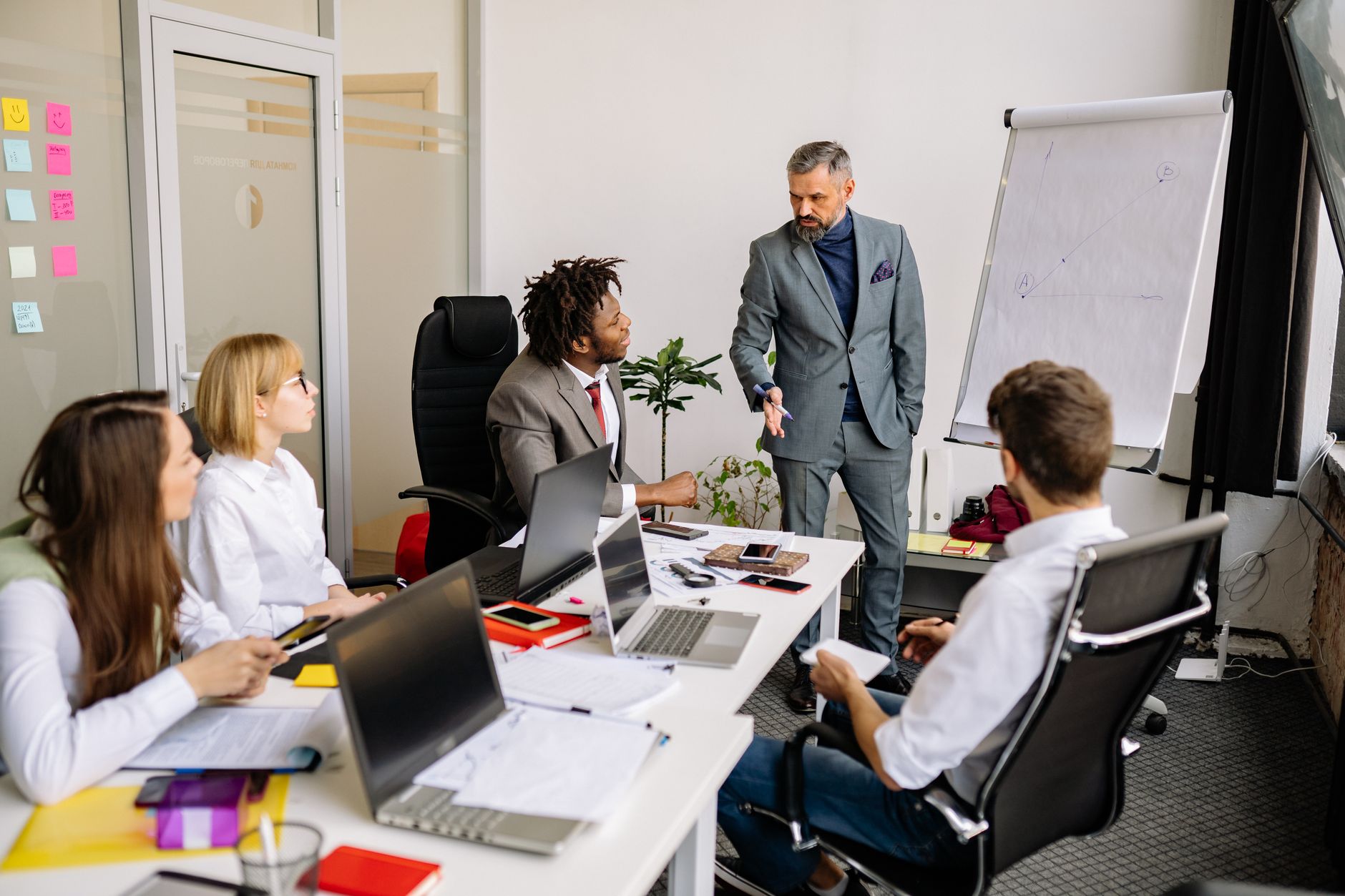 Cum te ajuta un training de Project Management sa gestionezi echipe, termene si schimbari?